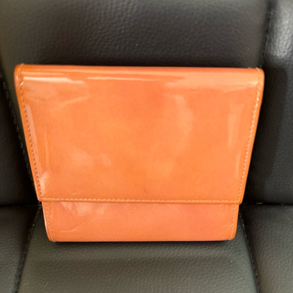 CHANEL RARE ORANGE TRIFOLD ENAMEL WALLET - Picture 2 of 9